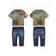Set bebe Guess pentru baiat tricou cu imprimeuri si pantaloni denim