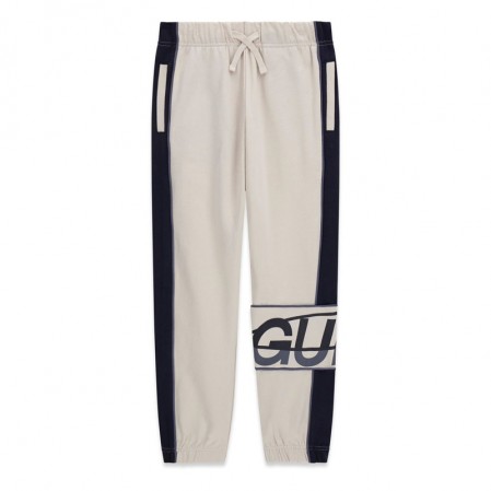 Pantaloni sport copii Guess de baiat inscriptie si buzunar la spate